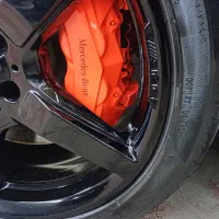 کارگر نقاش برای کار در هیدروگرافیک