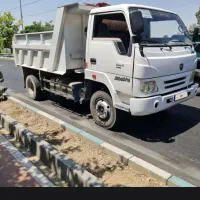 راننده با کامیونت کمپرسی جهت حمل مصالح