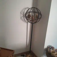 آباژور ایستاده