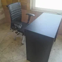 میز  اداری و دارای یک کشو