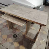 میز تحریر و کامپیوتر