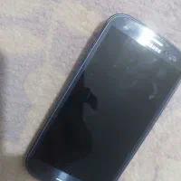 دوتا گوشی و یک‌تبلت