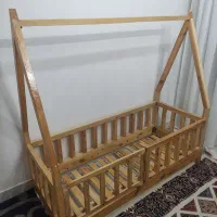 تخت چوبی کودک. مدل کلبه