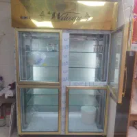یخچال ایستاده و ترازوی دیجیتال محک