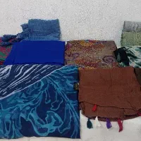 تعدادی شال .