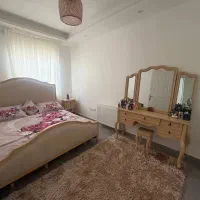 تخت خواب و‌میز آرایش