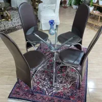 میز ناهار خوری ۴ نفره پایه میز  تاشو هست جنسش  چرم|میز و صندلی غذاخوری|کرج, مهرویلا جنوبی|دیوار