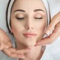 پزشک عمومی آشنا به پوست و مو