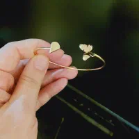 دستبند اشک و پروانه