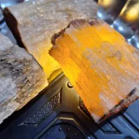سنگ معدنی شیشه ای مات|جواهرات|اشتهارد, |دیوار