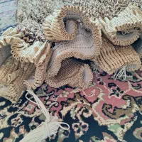 قالیچه ۱در یک و نیم و ریشه پرده ترک نو|فرش|رودهن, |دیوار