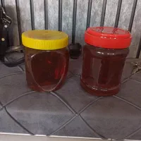 عسل کردستان و تعدادی ملحفه و رو تختی