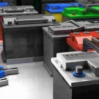 جوشکار هوا گاز و کارگر ساده خط تولید