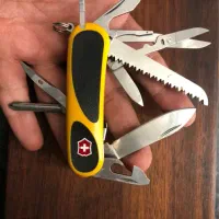 چاقوی چندکاره سفری ویکتورینوکس مدل 2.4913.C8