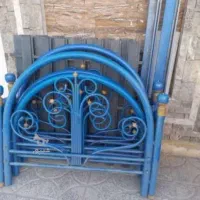 یک عدد تخت فلزی کارکرده با تشک طبی اصل نو