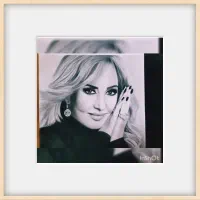 روز زن ومادر نزدیکه چه هدیه ای بهتر از چهره زیباش