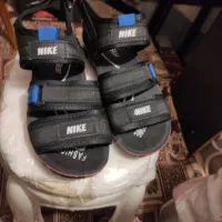 یک جفت صندل NIKEنونو