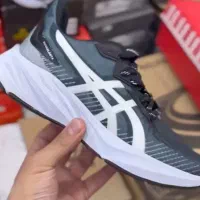 کفش کتانی ۴۴