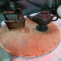 اتو ذغالی ویک چراغ پیتوس هر دو با هم سالم|کلکسیون اشیاء عتیقه|بومهن, |دیوار