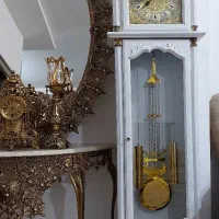 ساعت دیواری ایستاده