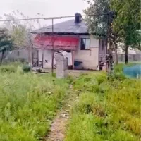 کدیاری-خانه-روستایی1800متر-دور-دیوار-سندی-کوچصفهان