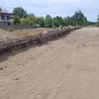 یک قطعه زمین با پدر مادر توریستی زیبا کنار
