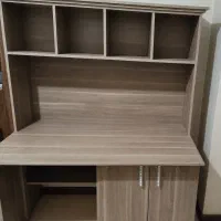میز تحریر کتابخانه دار