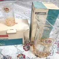 مقداری ظروف