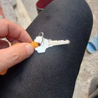 یک دسته کلید گم شده