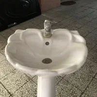 روشویی همراه شیر آب