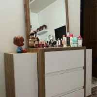 میز آرایش|تخت و سرویس خواب|قم, قلعه یزدیها|دیوار