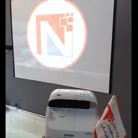 دیتا ویدئو پروژکتور هوشمند