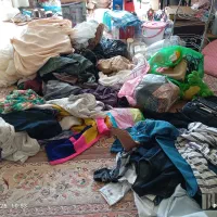 تعداد زیادی لباس