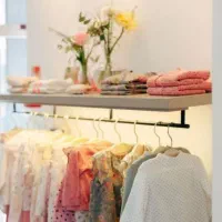 فروشنده خانم