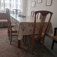 میز ناهارخوری..