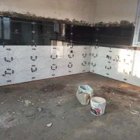 کاشی کاری و سرامیک کاری چسبی و ملاتی انجام میشود