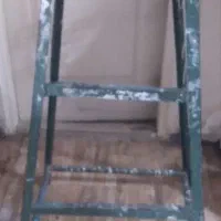 چهارپایه آهنی