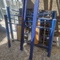 تخت یک نفره و پرده عمودی