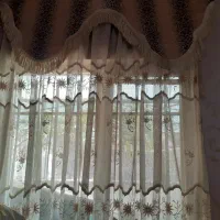 پرده اتاق خواب کر م رنگ دونیم دردونیم