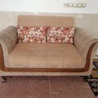 مبل و ساعت ایستاده