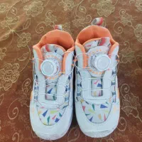 کنونی بچگانه|کفش و لباس بچه|سنگر, |دیوار