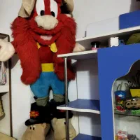 ماشین آهنی فلزی وعروسک بزرگ