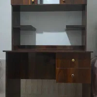 میز تحریر کتابخانه دار