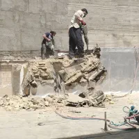 حفره چاه  و تخریب ساختمان
