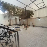 ۱۳۰متر حیاط در اختیار