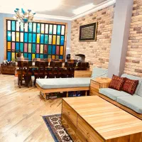 فروش فوری به دلیل جابه جایی|مبلمان خانگی و میز عسلی|رشت, ولکس|دیوار