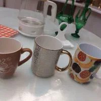 تعدادی ماگ به فروش میرسد