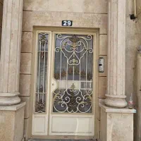 فروش ۱۶۸ متری واحد در بر اصلی حاج قهرمان