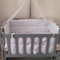 گهواره کنارتخت مادر