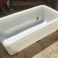 وان پلاستیکی همراه با شیر|ماشین‌آلات صنعتی|فولادشهر, A2|دیوار